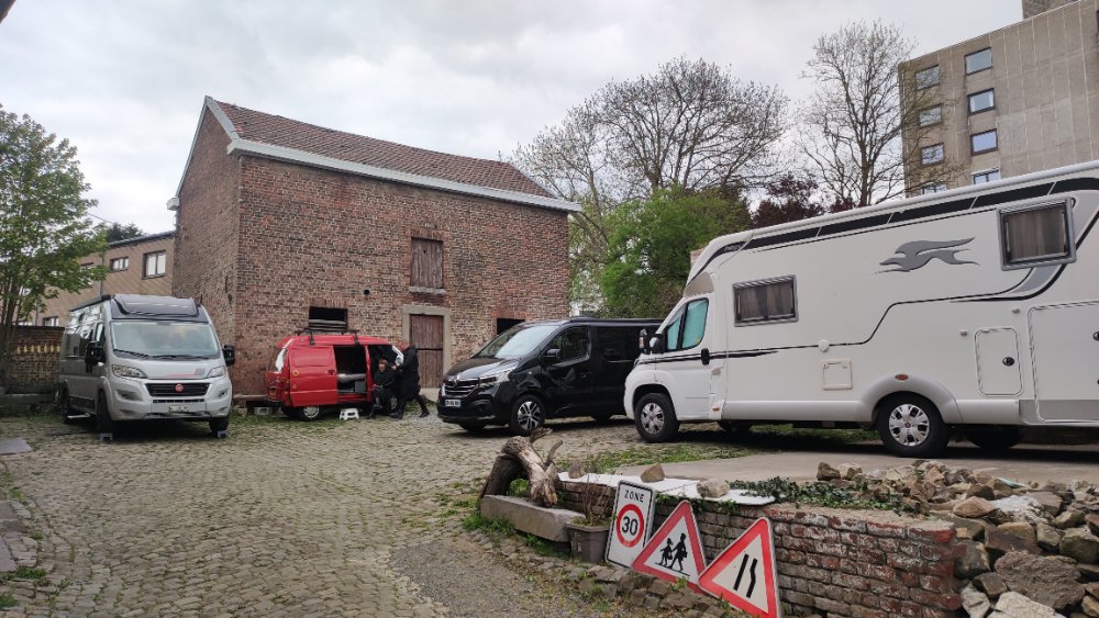Aire camping-car  Lige (4000) - Photo 3